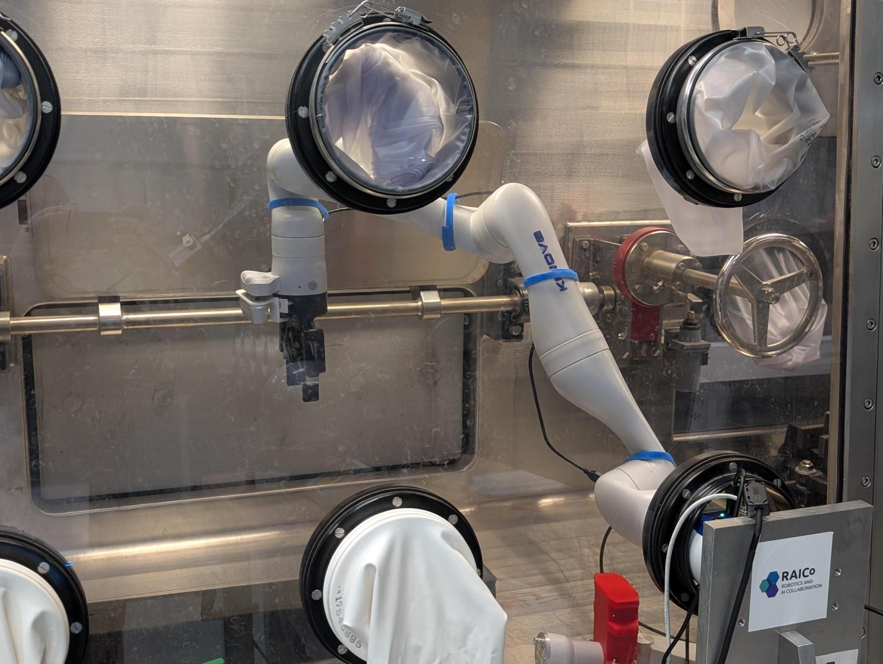 RAICo - The robotic glovebox that Sonni worked on