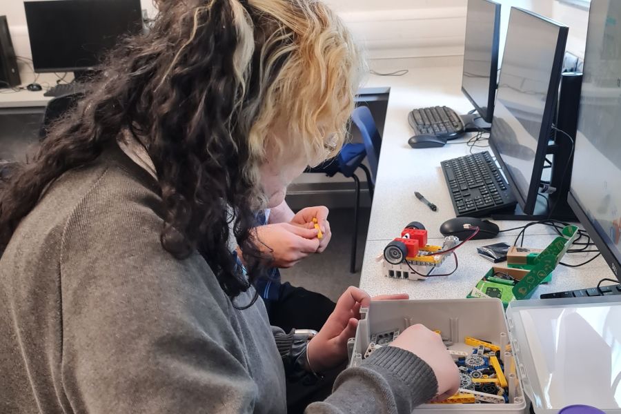 Cumbrian School Students Take on Nuclear Robotics Challenge 001